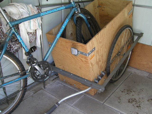 Why look!  It's the crappy bike trailer Pat and I made, then lugged all the way to Mink Lake!